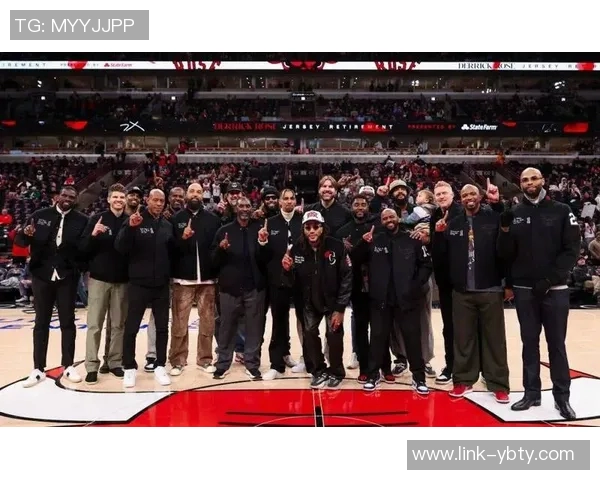 老队友重聚骑士公牛赛前米切尔阿伦与奥科罗亲切交流回忆往昔